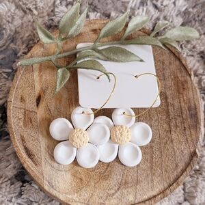 NWT White Flower DAISY Hoop Earrings with Gold Hoops/ Statement/ Boho